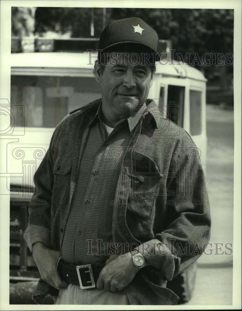 1988 Press Photo Actor Barry Corbin portrays a police officer. - hca85676- Historic Images