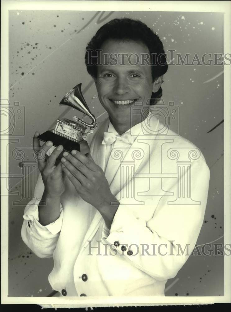 1988 Press Photo Actor Billy Crystal, host of 30th Annual Grammy Awards, CBS-TV- Historic Images