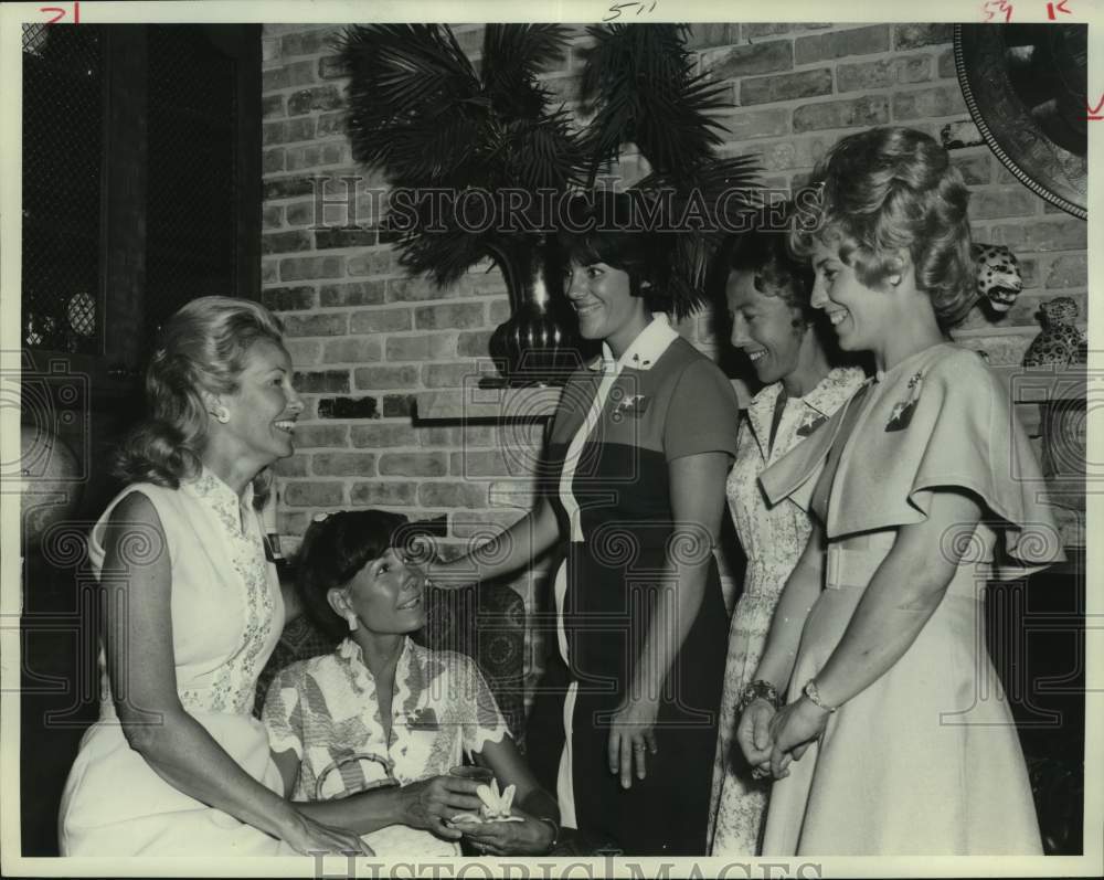 1972 Press Photo Astronauts&#39; wives at luncheon for Mrs. Petrov, Houston