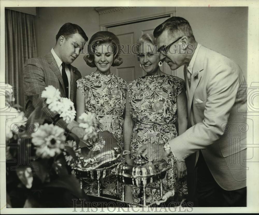 1968 Press Photo Houston-Paper Showered Down At The Garrett Tucker Home.