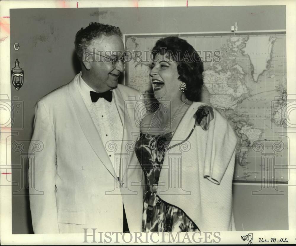 1960 Press Photo Businessman Jim Tucker and Actress Minerva Black at a party