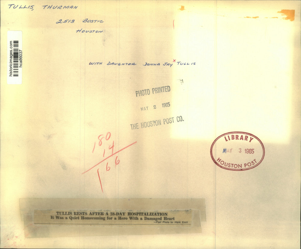 1965 Press Photo Thurman Tullis Rests With Daughter Donna Jay Tullis in Houston