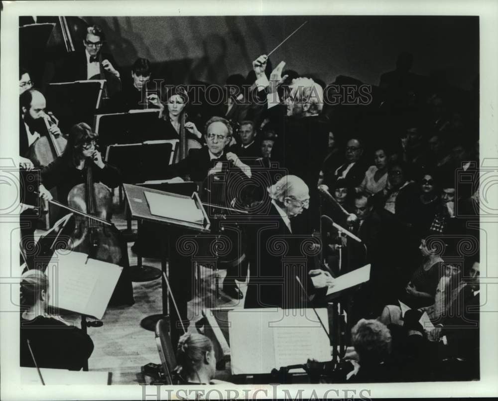 1980 Press Photo Composer Arron Copland with an orchestra. - hca86122- Historic Images