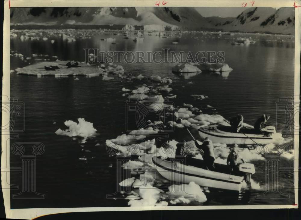 1973 Press Photo Jacques Cousteau's expedition crosses an Antarctic waterscape