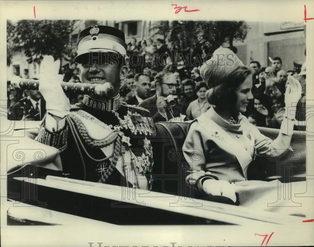 1964 Press Photo King Constantine of Greece, wife, wave at crowd from car