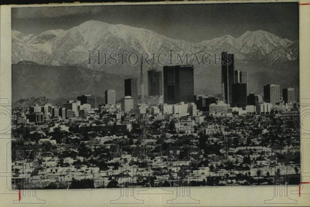 1973 Press Photo Los Angeles Residents Get View of Mountains on Clear Day