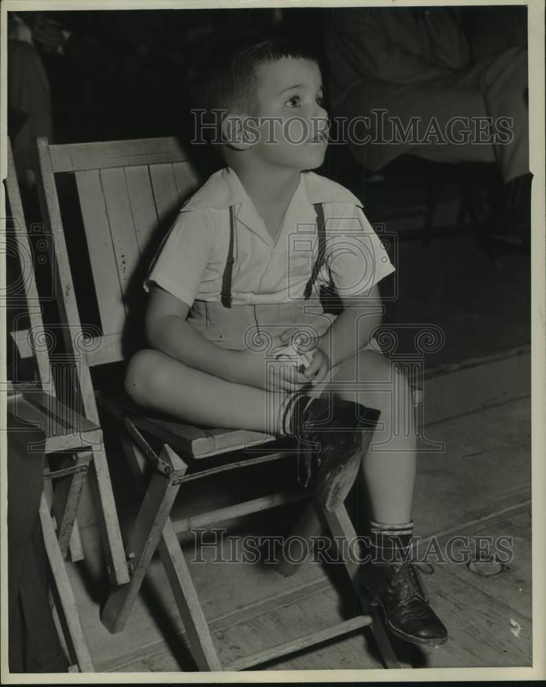1952 Press Photo John, 4, listens intently - son of Senator Price Daniel