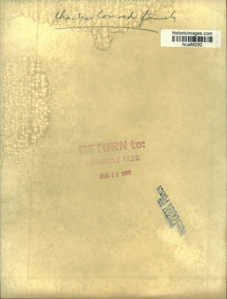 1965 Press Photo Charles Conrad Family - boys looking through binoculars