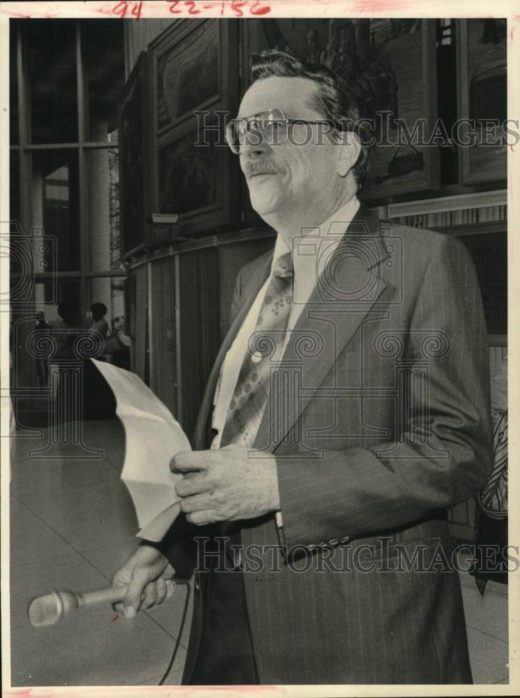 1980 Press Photo Harris County Commissioner Bob Eckels Speaks in Texas- Historic Images