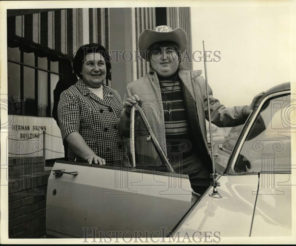 1969 Press Photo Dusan Vlaco and mother leave Houston hospital after transplant