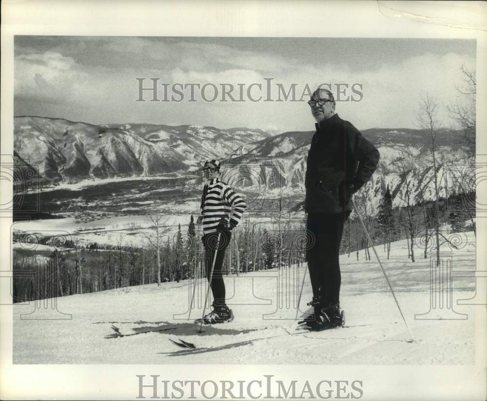 1971 Press Photo Dan Dailey skiing with a partner - hca90851- Historic Images