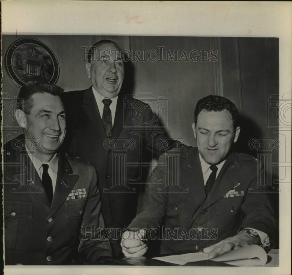 1965 Press Photo Chicago Mayor Richard J. Daley signs football game contract- Historic Images