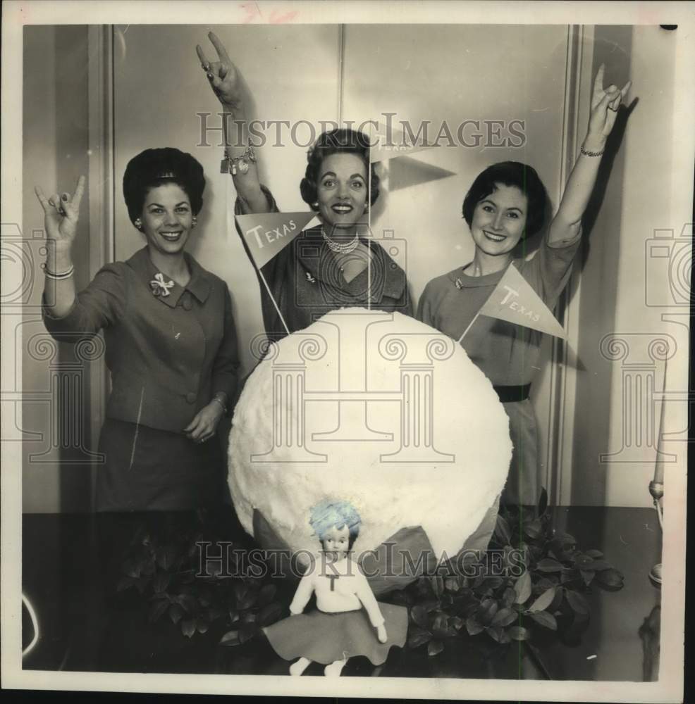 1962 Press Photo Mrs. Lewis Dickson, Mrs. John Cook, Mrs. P.R. Rutherford; TX- Historic Images