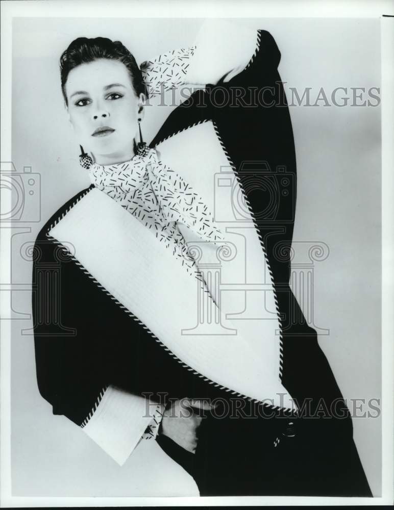 1987 Press Photo Sheila de Vries, Dutch Fashion Designer - hca94042