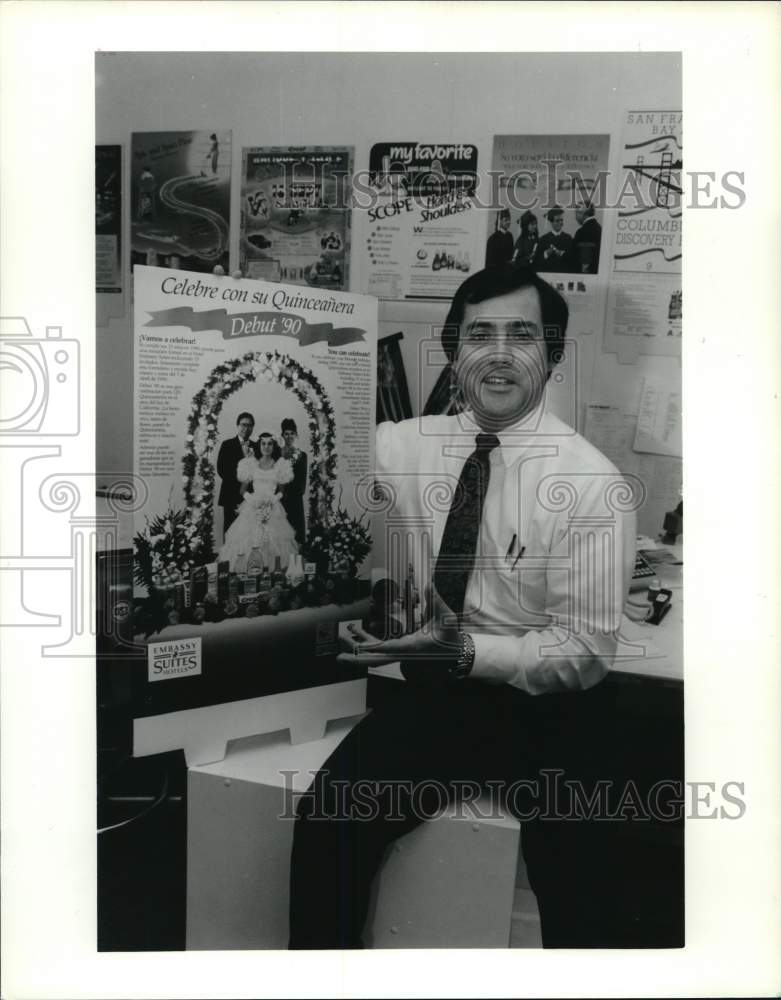 1990 Press Photo Owner Leo DeLeon of Boone DeLeon Communications, Summit Tower