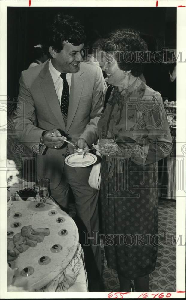1982 Press Photo Travel consultant Edna Frosch & Hans Williman both from Houston