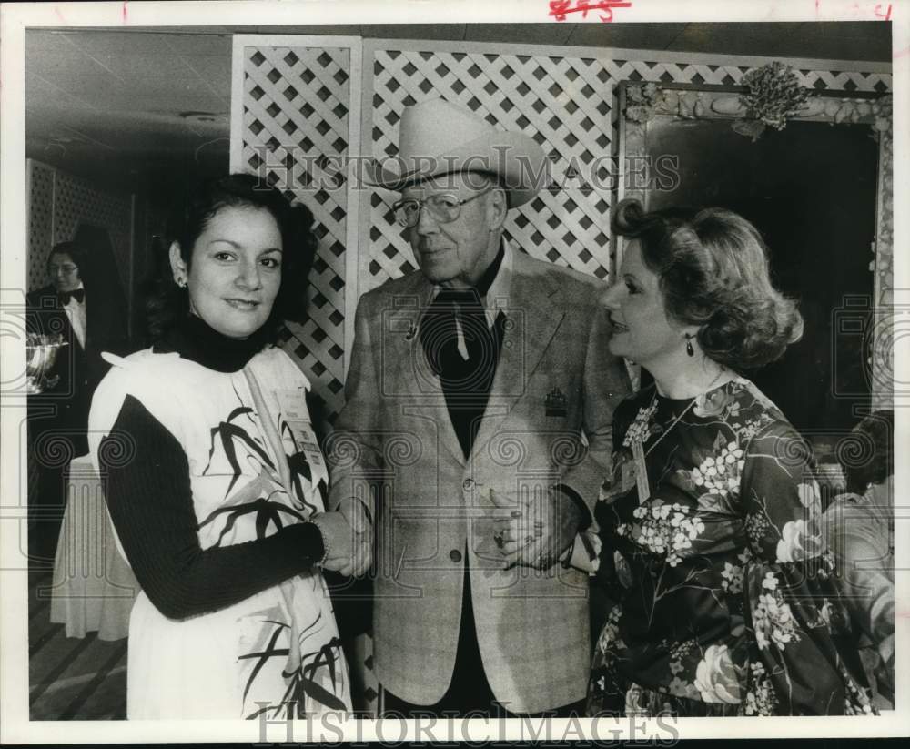 1978 Press Photo Livestock Show president Dick Freeman greets Imelda de Garcia- Historic Images