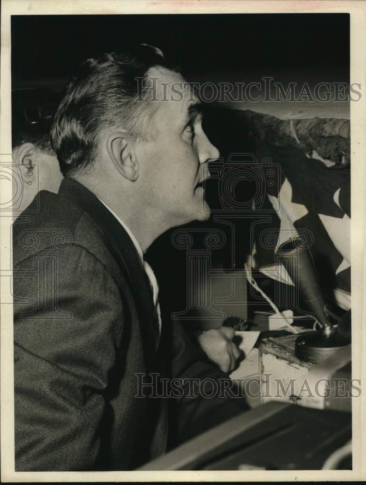 1959 Press Photo KTRK-TV sportscaster Jack Drees watches event - hca96507- Historic Images