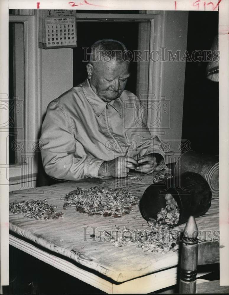 1951 Press Photo John Garner relaxes with hobby at home - former Vice President