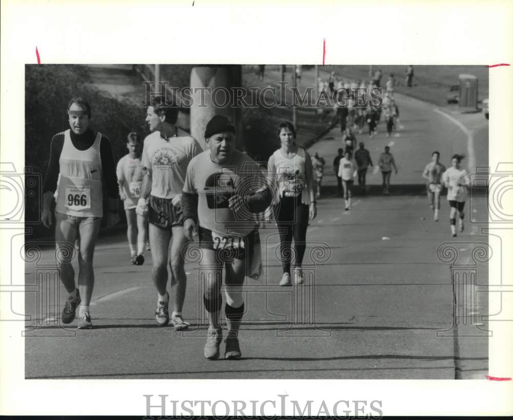 1990 Press Photo Runners participating in the Houston-Tenneco Marathon.- Historic Images