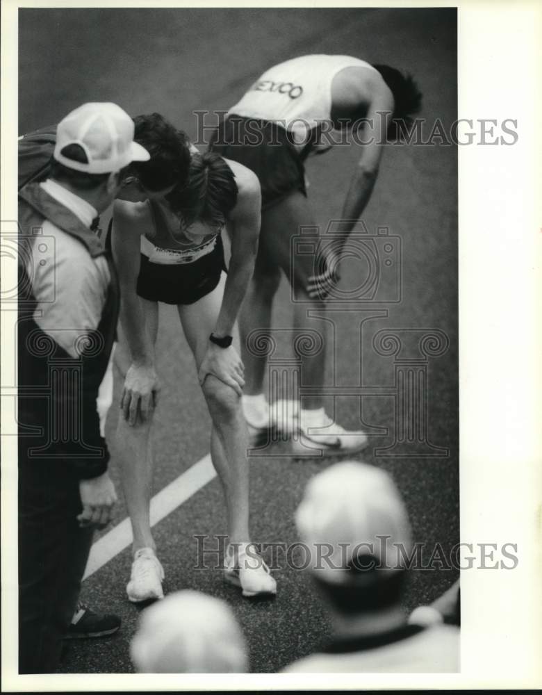 1988 Press Photo Houston Marathon runners catch their breath after racing.- Historic Images