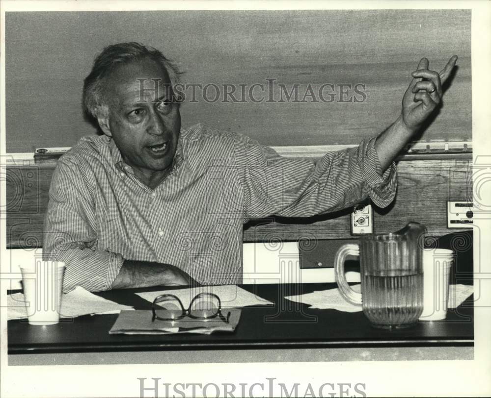 1983 Press Photo Herman Gollob of Simon & Schuster at Rice Publishing Program- Historic Images
