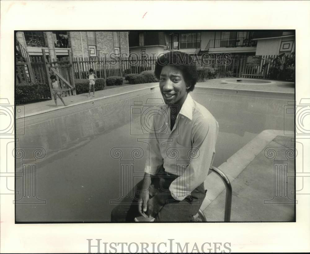 1981 Press Photo Houston hero Derrick Gibbs, saved a boy from drowning.- Historic Images