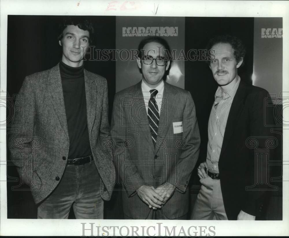 1982 Press Photo Athletes join marathon director David Hannah in Houston, TX- Historic Images