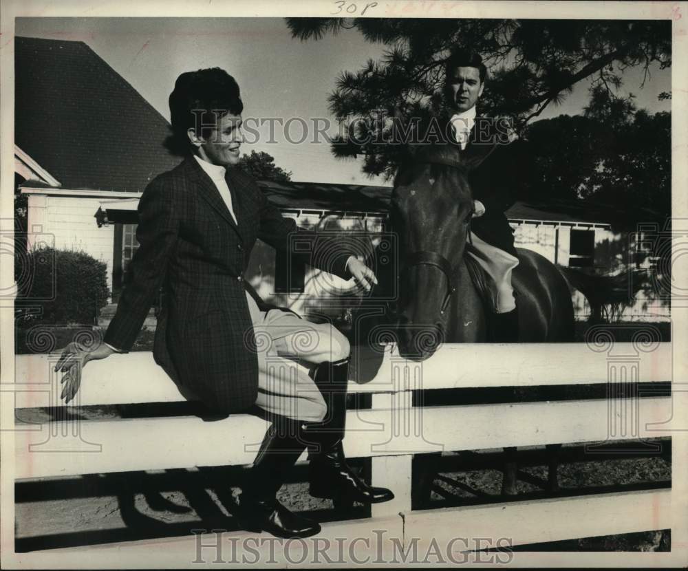 1967 Press Photo Attorney and Mrs. William Guest - Hunter-Jumper Show, Texas- Historic Images