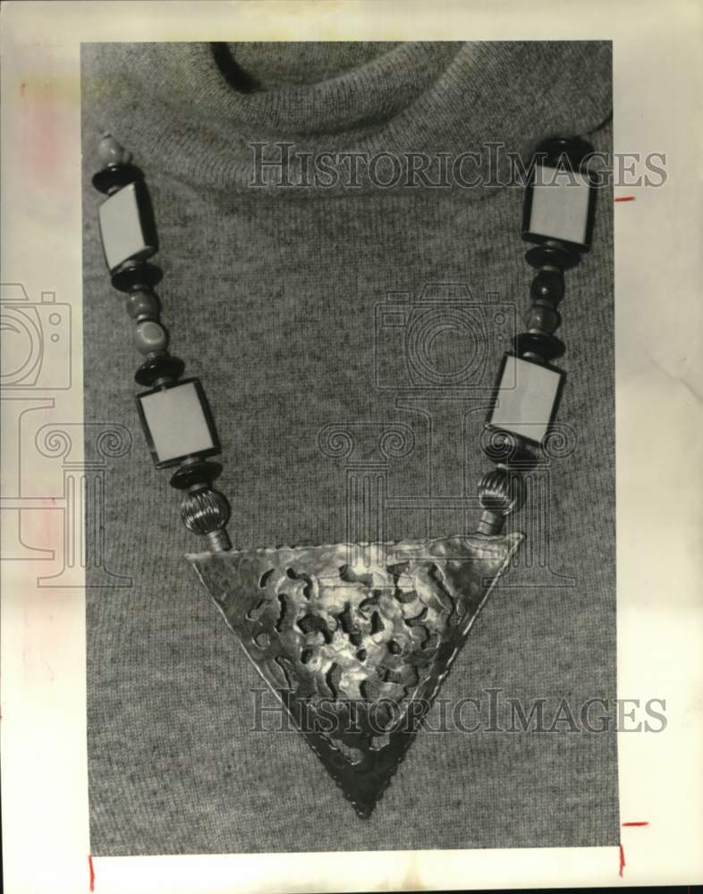 1984 Press Photo Necklace by jewelry designer Reed Hanson - hcb05621- Historic Images