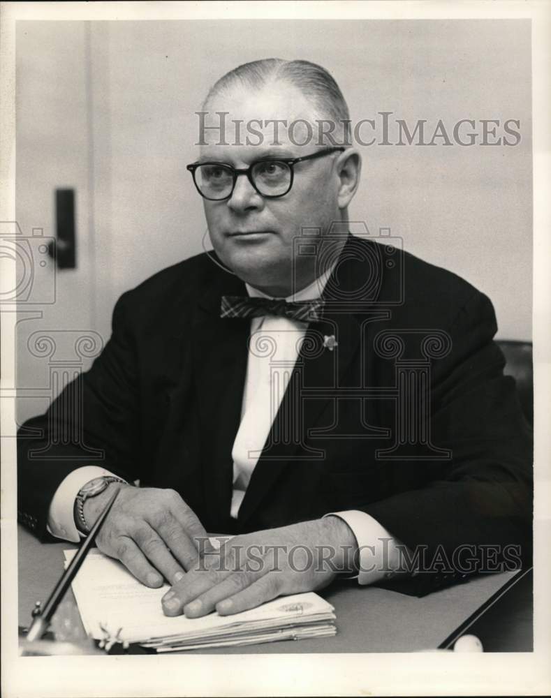 1955 Press Photo Charles W. Hamilton, National Bank of Commerce V.P., Houston