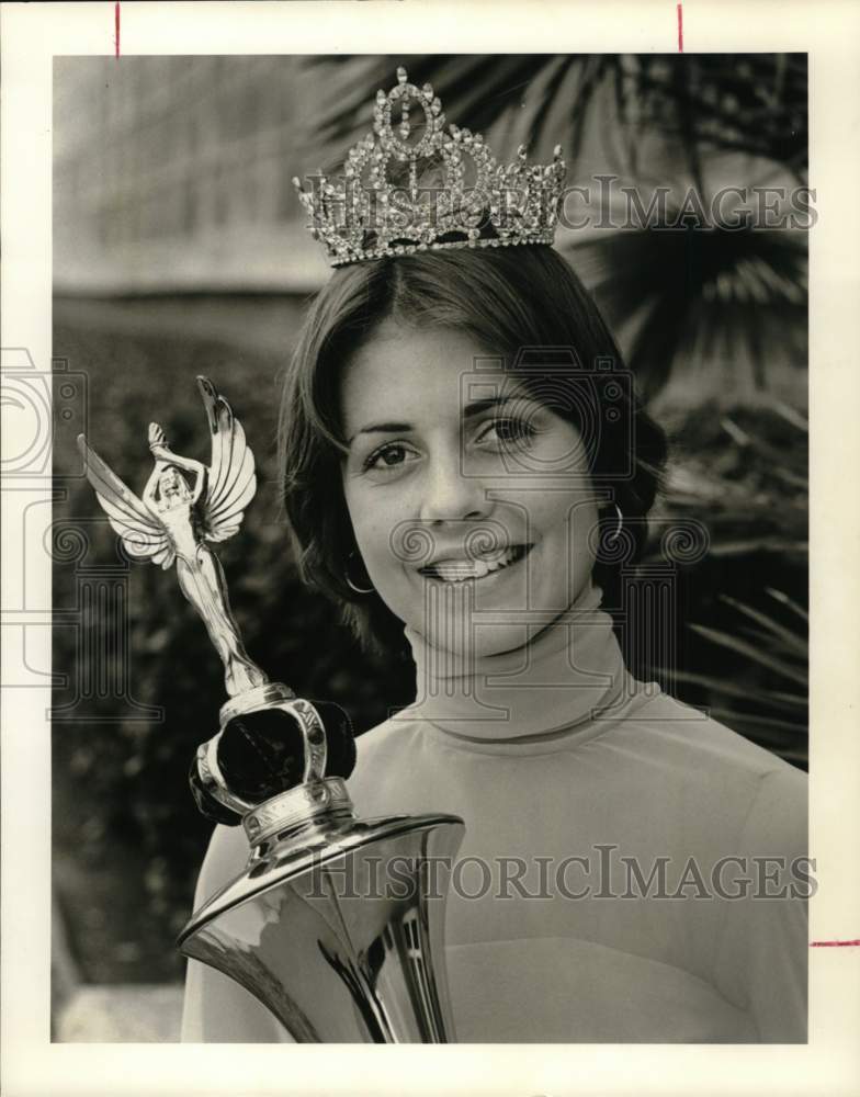 1976 Press Photo Miss Drill Team USA, Tammy Haden, wins crown and scholarship.- Historic Images