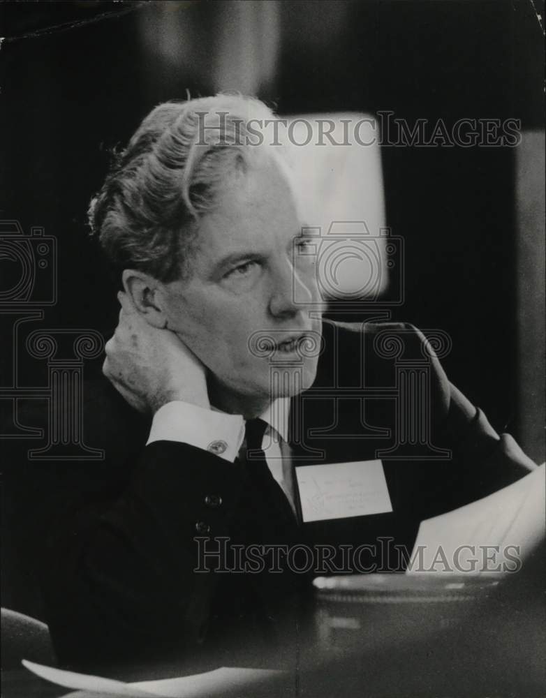 1986 Press Photo Writer Dr. Harold Jayln - hcb07612- Historic Images