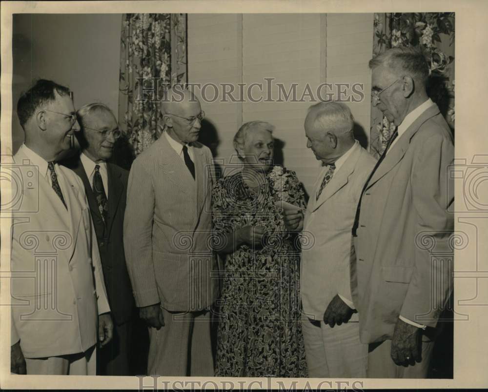 1947 Press Photo Lillie Jolly receives title to new car - hcb07938- Historic Images