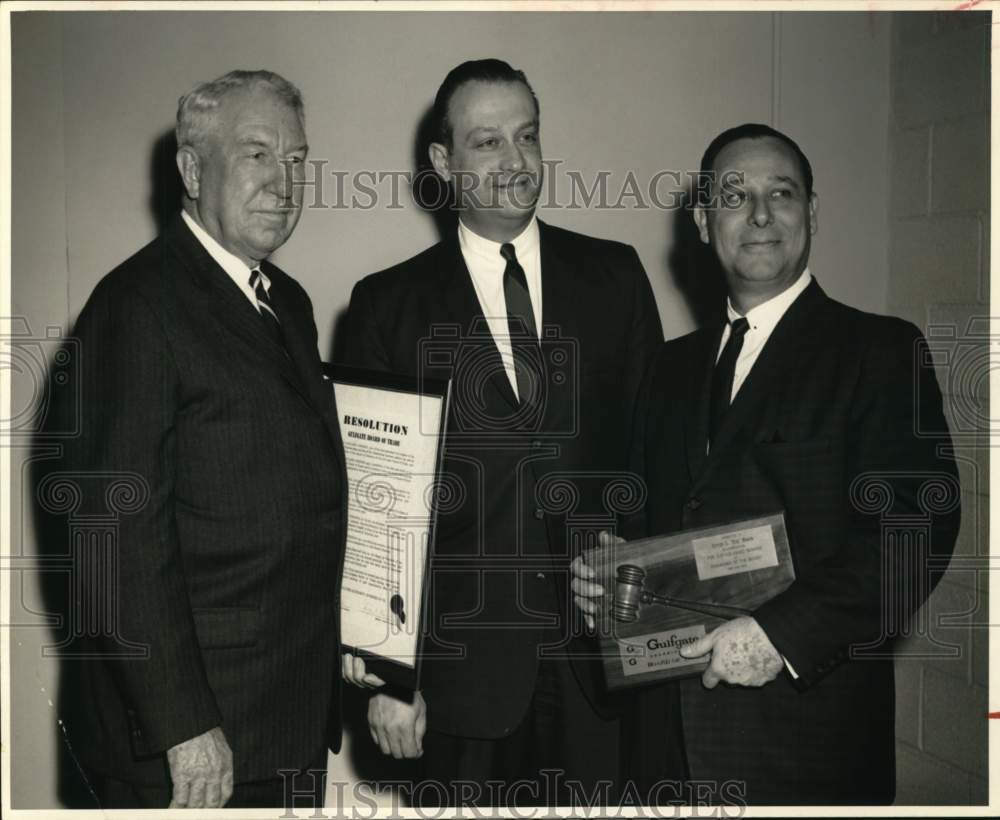 1964 Press Photo Chairmen of Gulfgate Shopping City board of trade honored