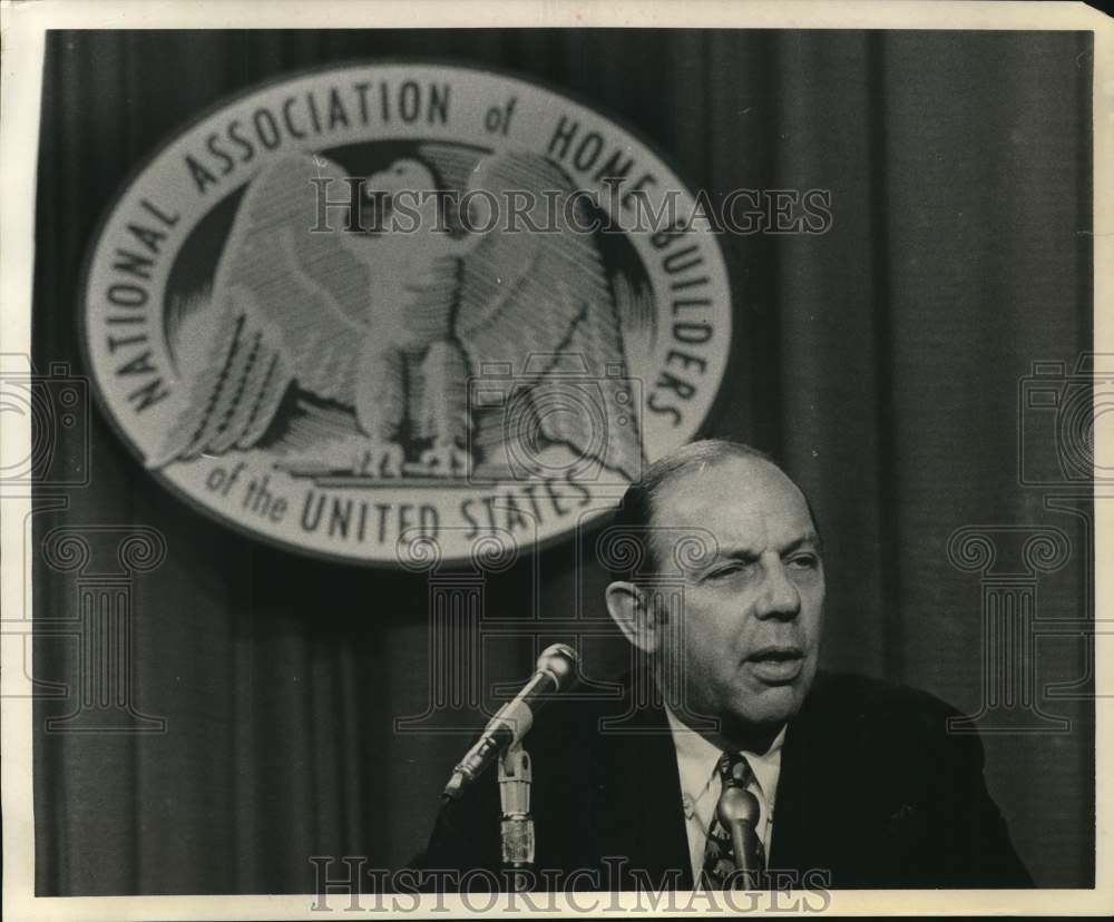 1971 Press Photo Labor Secretary James D. Hodgson speaks - hcb08992- Historic Images