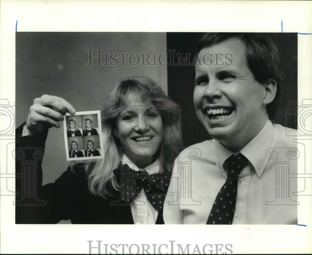 1986 Press Photo Blind photographer Daniel Hart with Lisa Schaeffer in Houston- Historic Images