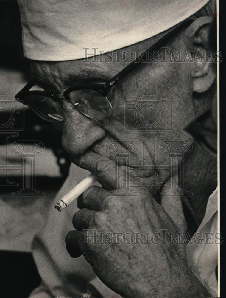 1964 Press Photo Aaron Hutson, alias Theo Allen, smokes leaving jail - hcb11204- Historic Images