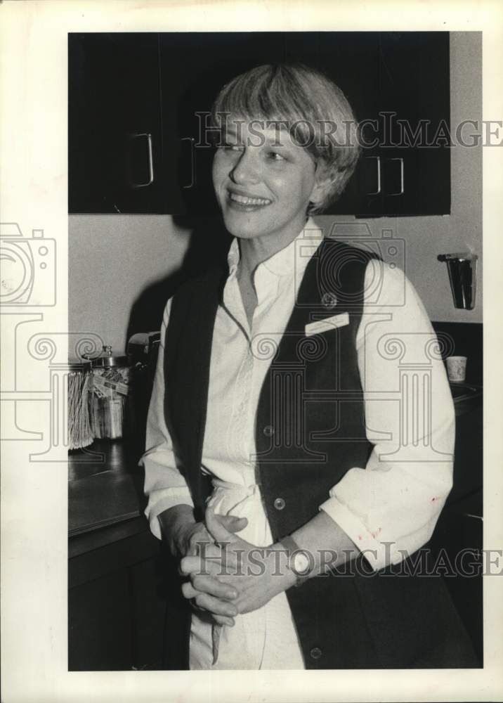 1988 Press Photo Judy Isaacson, veteran Red Cross disaster nurse - hcb11409- Historic Images