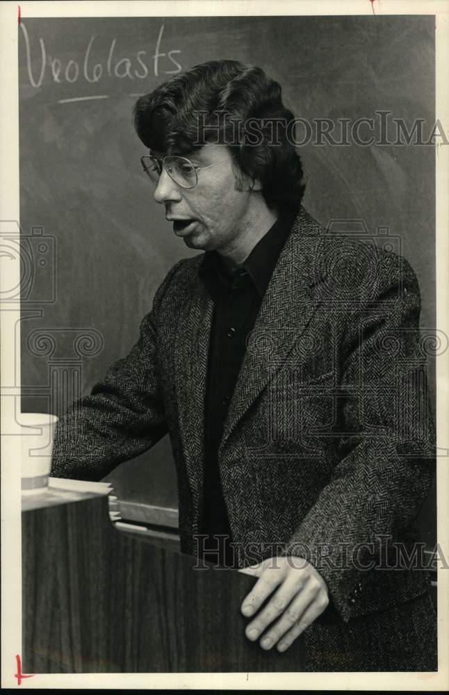 1973 Press Photo Poet Peter Klappert speaks in classroom - hcb13269- Historic Images