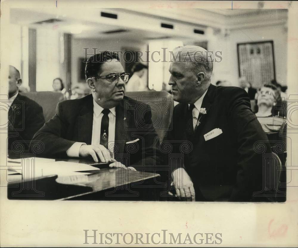 1961 Press Photo Rev Clinton Kersey meets with Rep. Obie Jones of Austin.- Historic Images