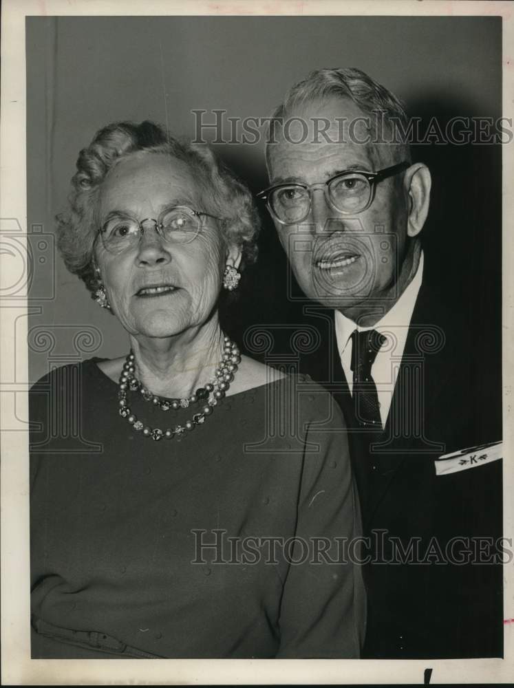 1961 Press Photo Professor Dr. A.L. Kerbow with his wife - hcb15090- Historic Images