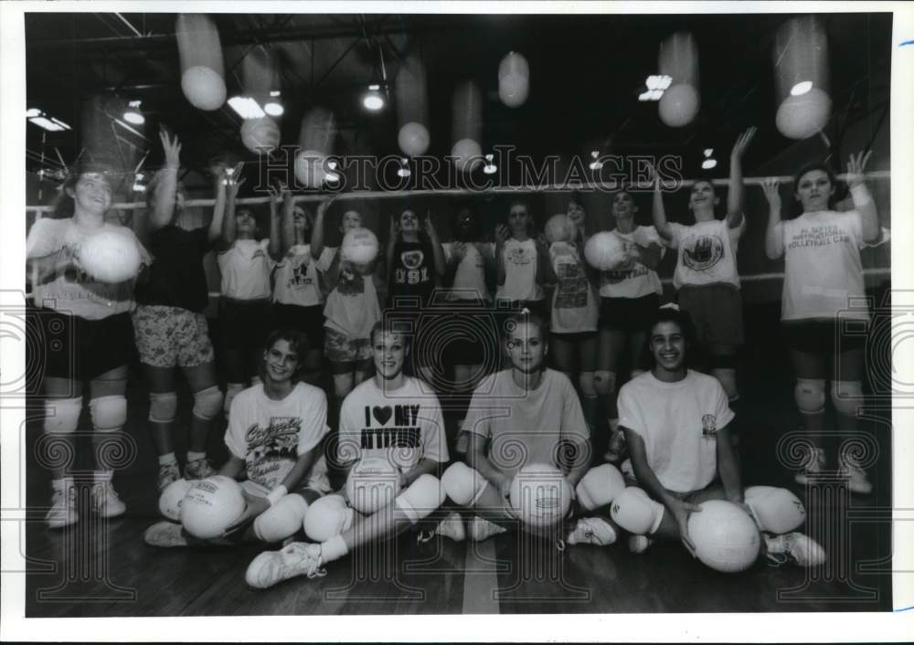 1990 Press Photo Members of the Cypress Creek volleyball team - hcb18585- Historic Images