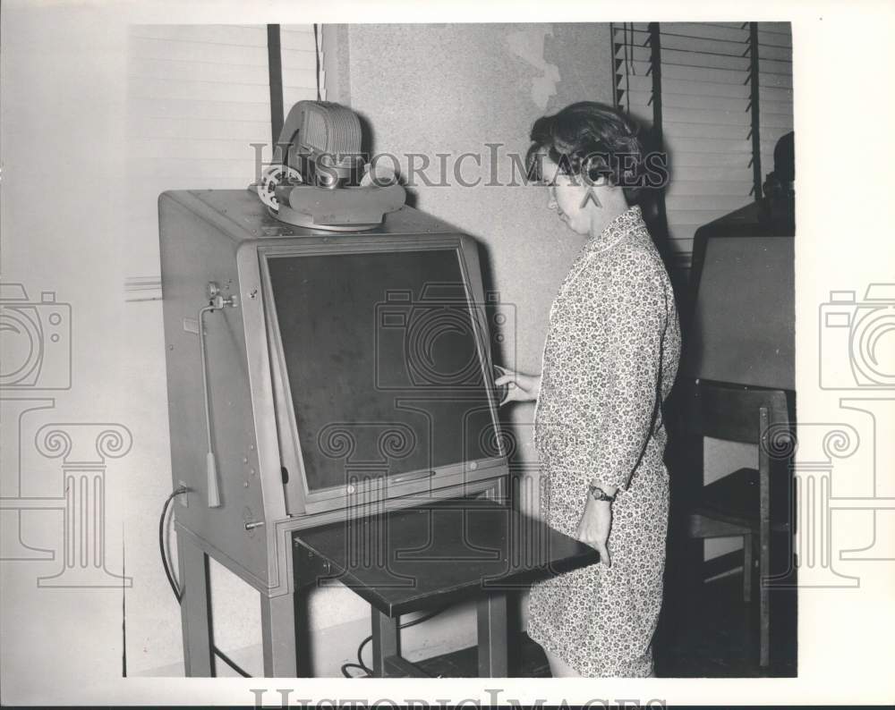 1968 Press Photo Irene A. Marks views equipment - hcb20937- Historic Images