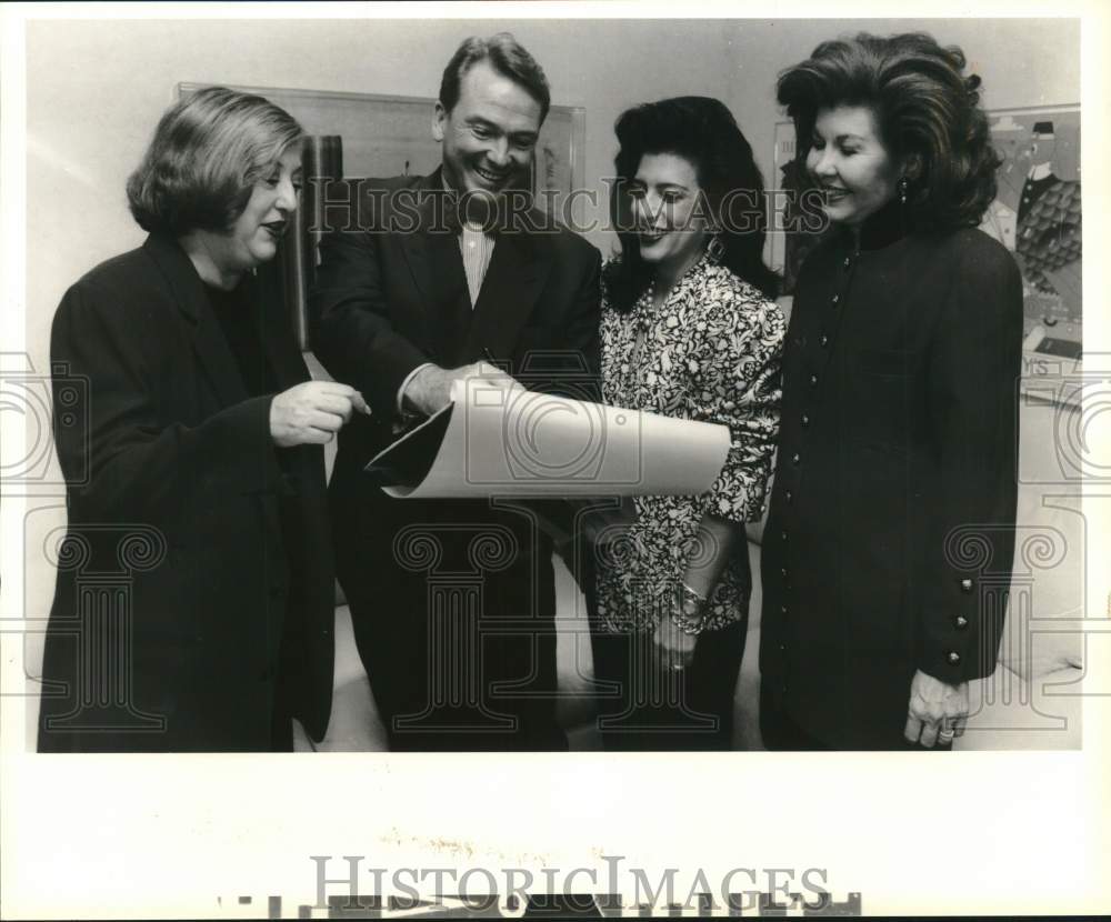 1991 Press Photo Bob Mackie &amp; Dancie Ware- Galveston Mardi Gras Designers- Historic Images