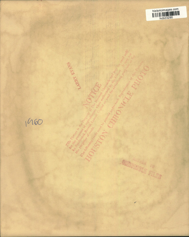 1960 Press Photo Attorney escorting his client to Federal Courthouse - hcb23290