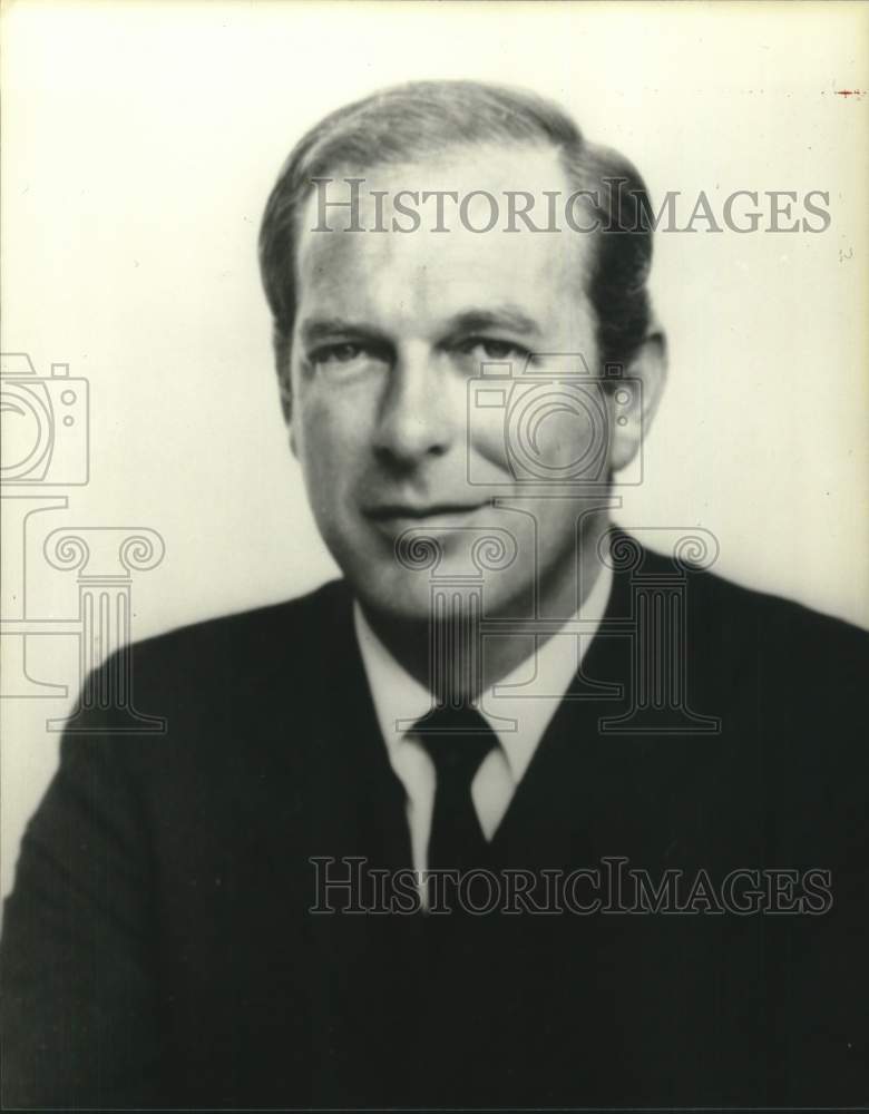 1983 Press Photo CBS Vice President, Motion Pictures for TV, Steve Mills.- Historic Images