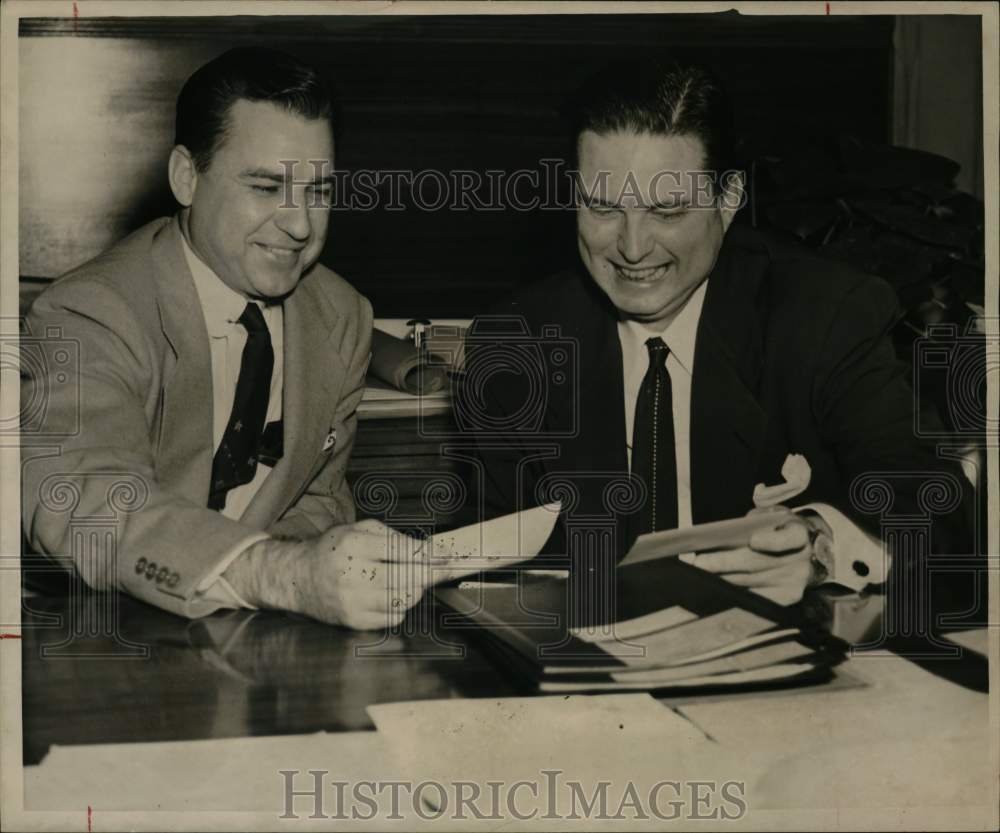 1953 Press Photo Mayor Edwin W. (Roy) Morris, West University Place, Texas