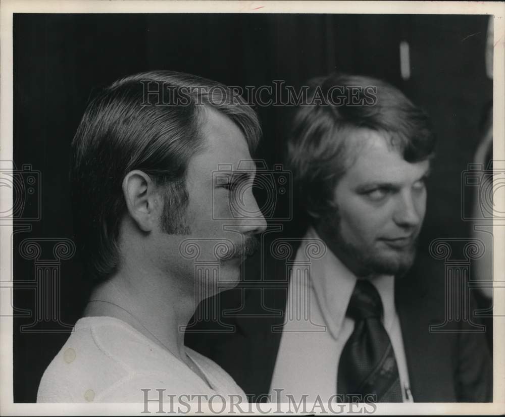 1973 Press Photo Glenn Rossman, Houston Fire Department- Suspend - hcb24851- Historic Images