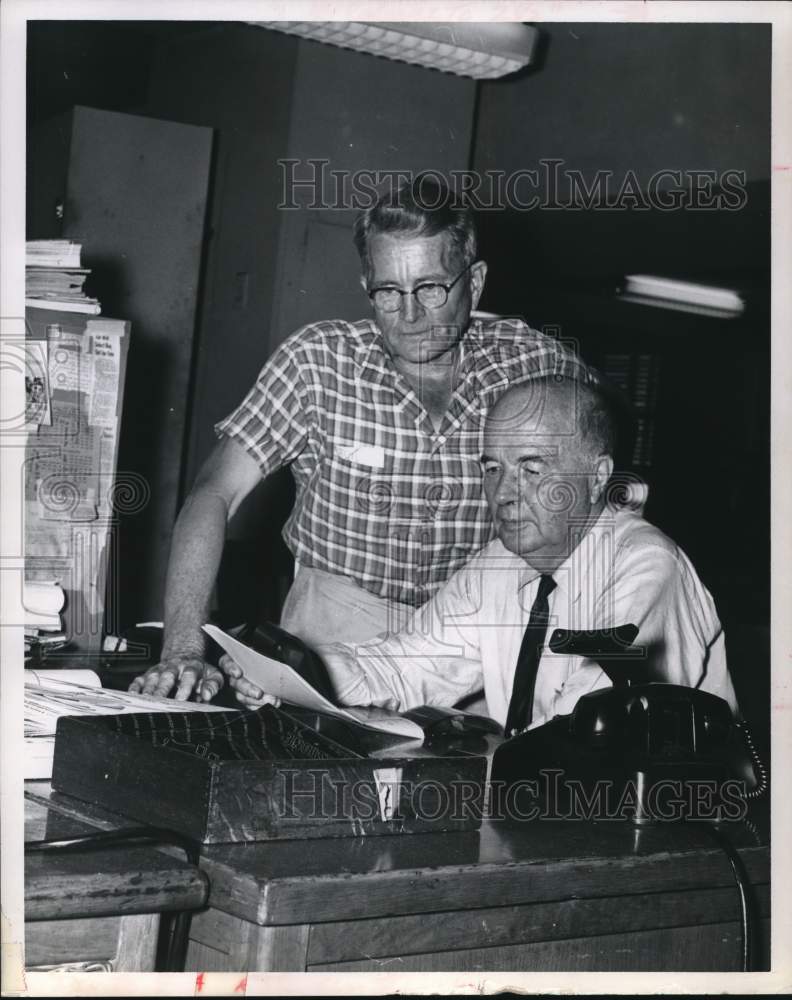 1968 Press Photo Bill Still, Chronicle State Editor with Chester Rogers